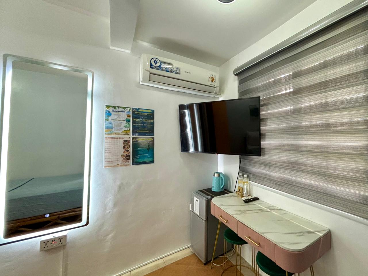 tv air contidioner in the room