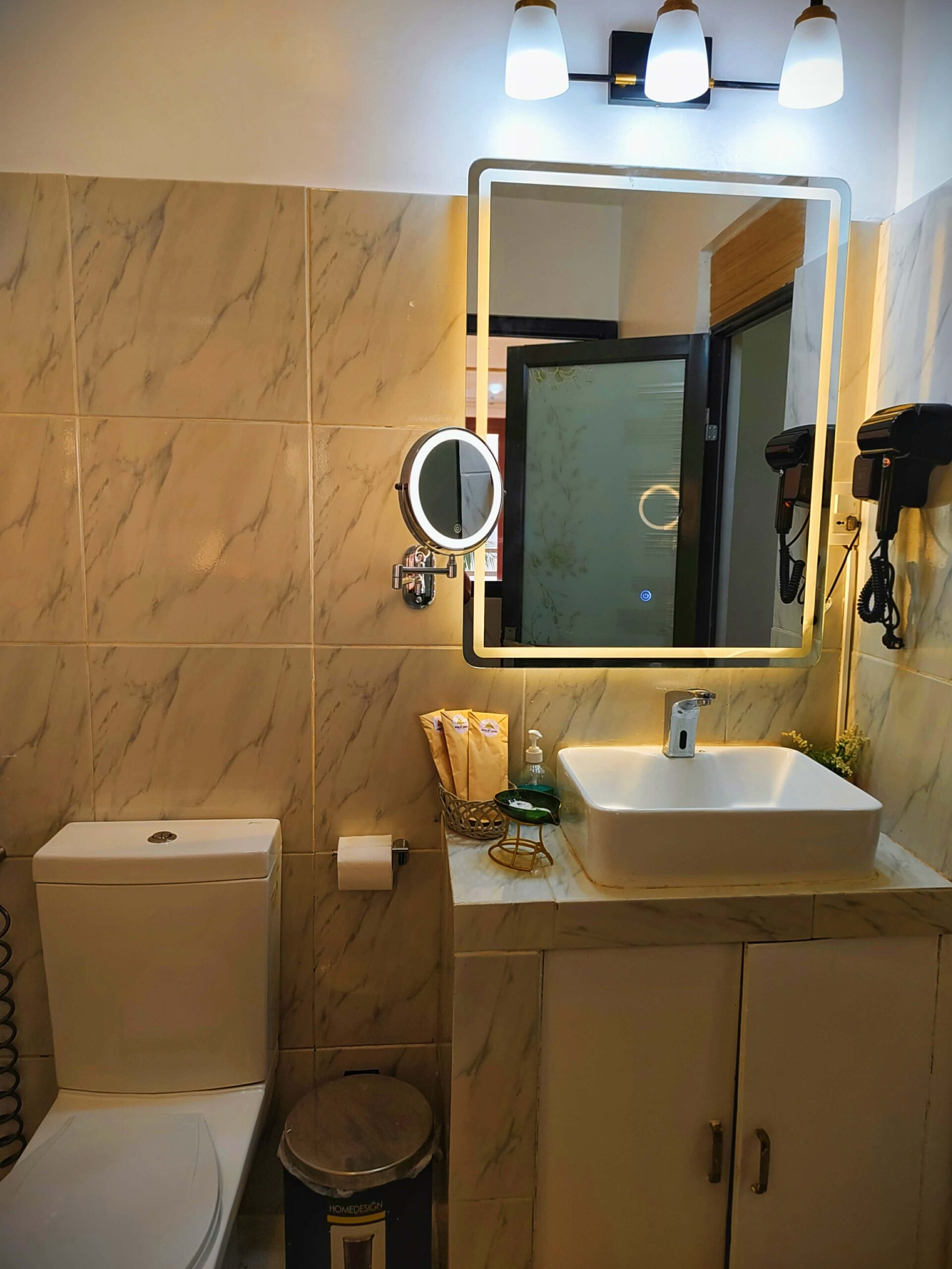 Sunset Suite Toilet B